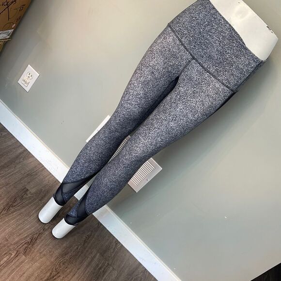 Lululemon size 6 leggings - Picture 1 of 2